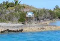 Entering Man of war Cay Abacos on Skoota 28 powercat